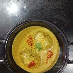 A picture of Raw banana kofta in White gravy.