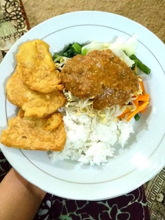 Foto resep Nasi Pecel Praktis + Tempe Tepung