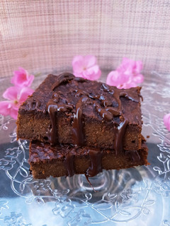 Una foto de Brownie con tres ingredientes