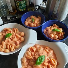 A picture of Peppa Pig pasta.