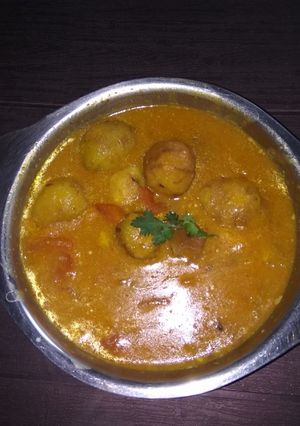 A picture of Besan aloo dum (gram flour potato dum).