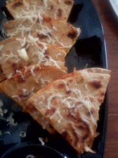 चपाती पिज़्ज़ा (Chapati pizza recipe in hindi) रेसिपी मुख्य फोटो