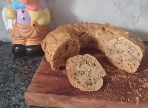 Una foto de Pan de Nuez saladito con leche y bagazo 🍞