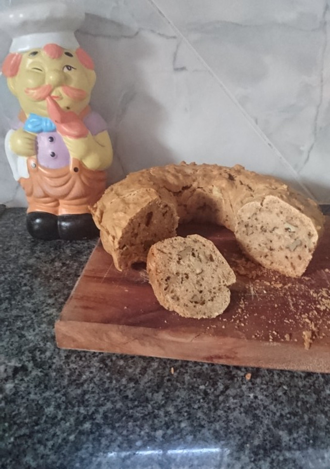 Una foto de Pan de Nuez saladito con leche y bagazo 🍞