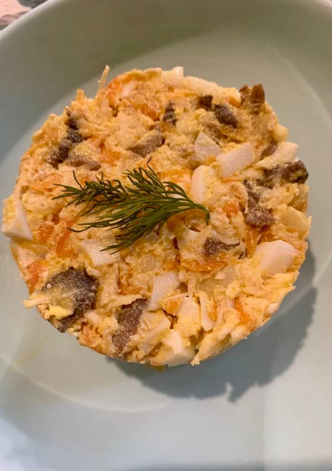 Салат з куркою і маринованими грибами
