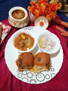 पाव भाजी (Pav Bhaji recipe in hindi) रेसिपी मुख्य फोटो