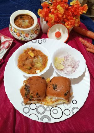 पाव भाजी (Pav Bhaji recipe in hindi) रेसिपी मुख्य फोटो