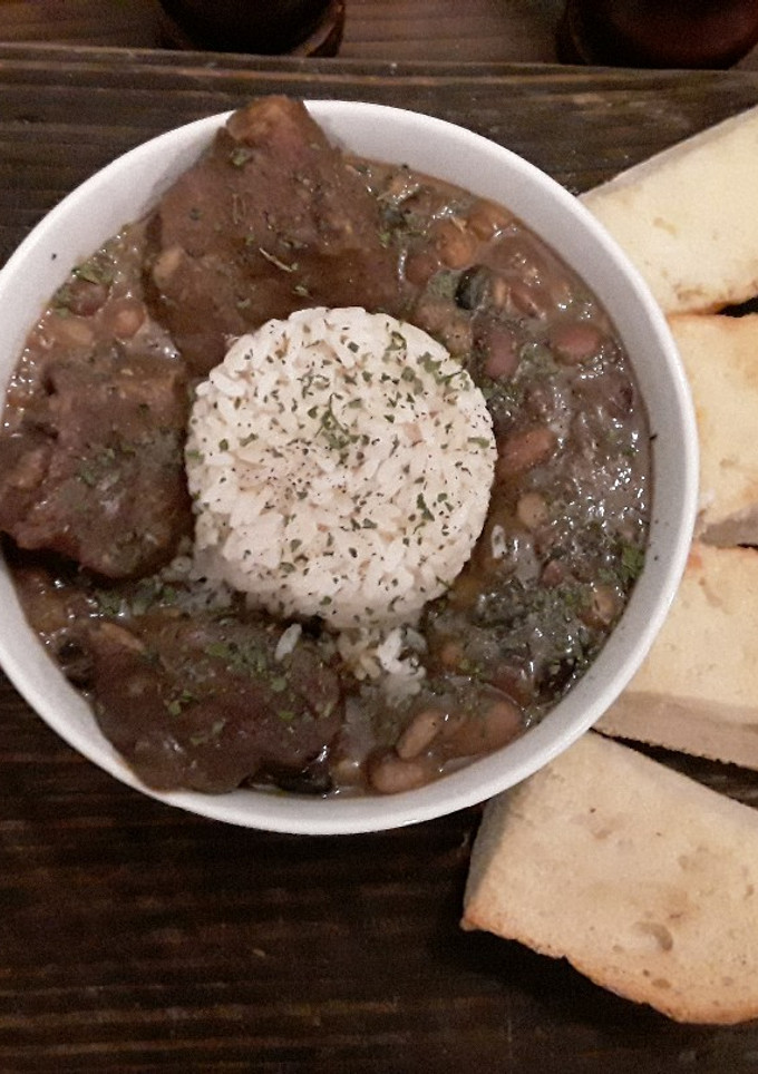 A picture of 15 bean soup with pork.