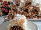 Plăcută tip baclava cu nucă stafide și nucă de cocos
