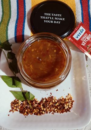 A picture of Sweet and Hot Chilli Sauce.