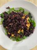 Ensalada crujiente de arroz salvaje y rúcula