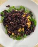 Ensalada crujiente de arroz salvaje y rúcula