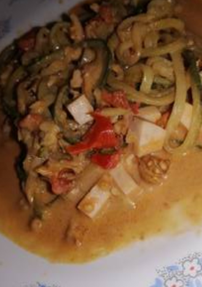 Una foto de Spaghettis de calabacín en salsa