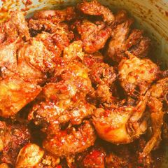 A picture of 🌶🌶🌶 chicken.