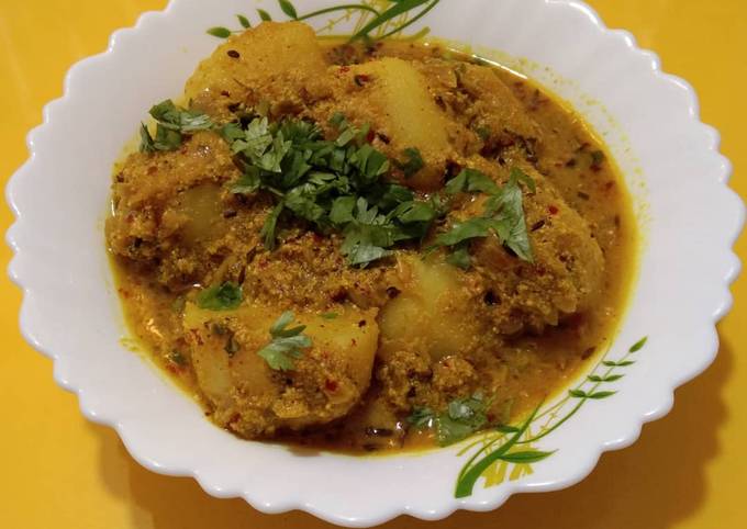 Dahi Aloo Curry