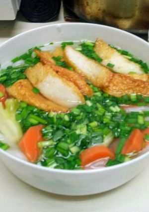 Hình của món Bánh canh hẹ chả cá.