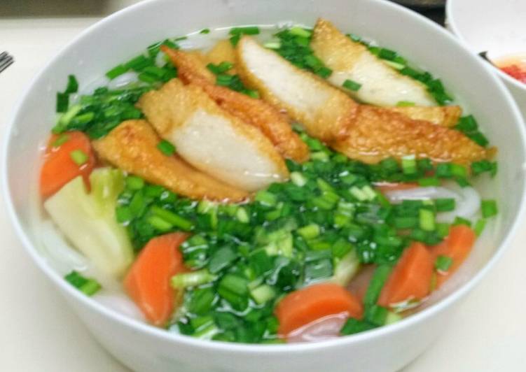 Bánh canh hẹ chả cá