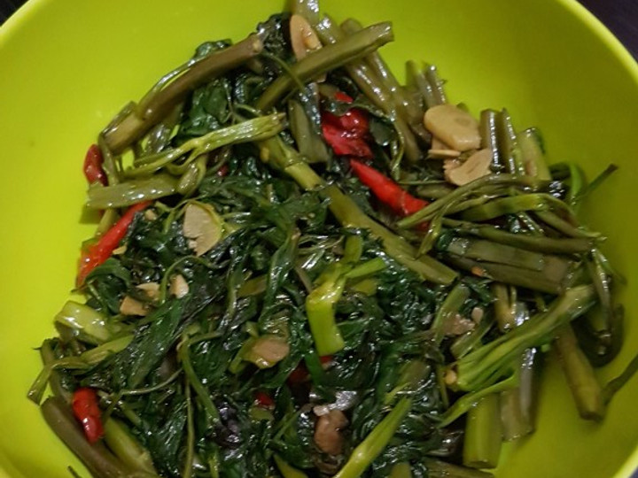Resep Cah kangkung cabai bawang yang Menggugah Selera