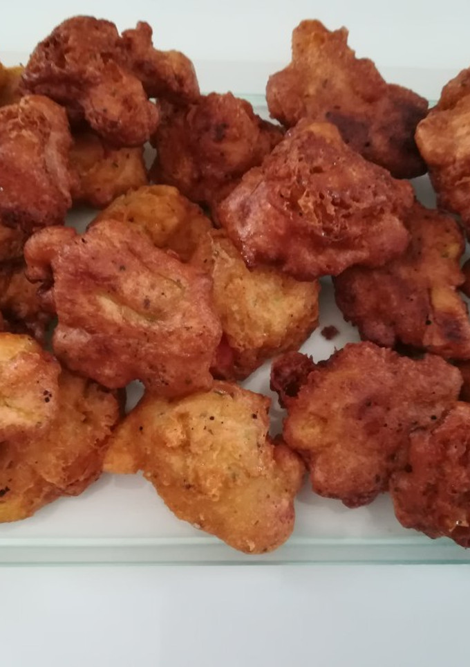 Una foto de Buñuelos de calabacín y salchichas