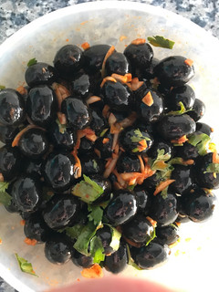 Una foto de Aceitunas negras aliñadas