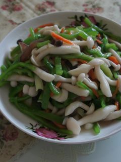 青椒炒雪白菇 的食譜成品照片