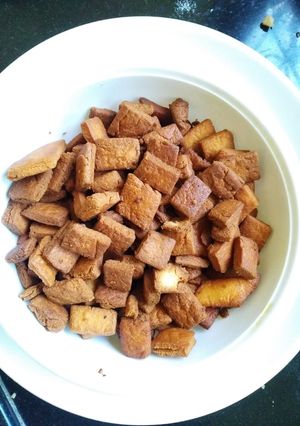 A picture of Whole Wheat Shakarpare (Sweet Wheat Crackers).