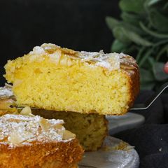 A picture of Almond Cake.