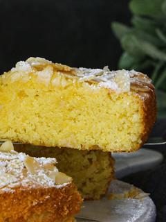 A picture of Almond Cake.