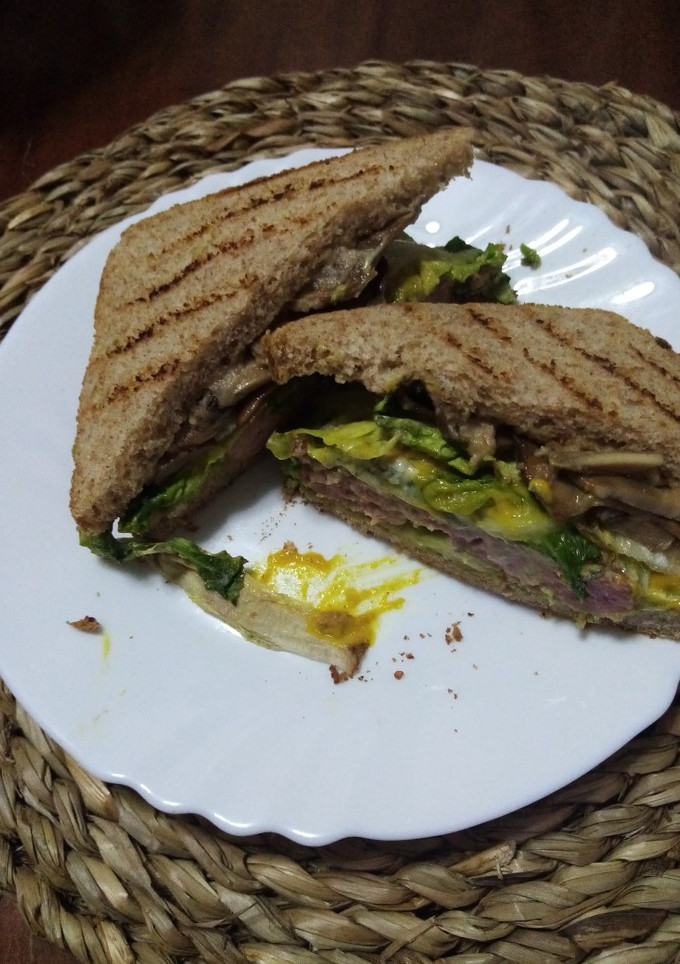 Una foto de Hamburguesa de ternera con queso azul y champiñón