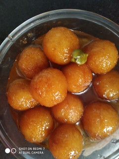 રવા()ના ગુલાબજાંબુ(rava na gulabjamu in Gujarati) રેસીપી મુખ્ય ફોટો