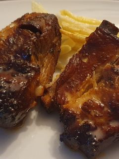 Una foto de Costillas al horno con Chimichurri