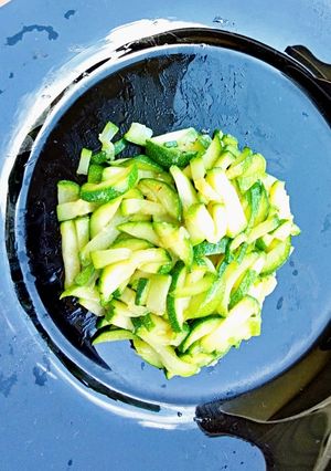 A picture of Zucchini noodles.