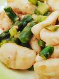 Gnocchi di farina di riso e farro con asparagi e gamberoni