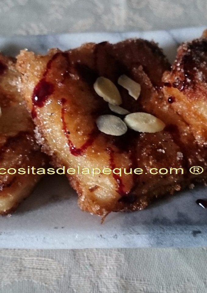 Una foto de Leche frita con leche de almendras y reducción de Oporto