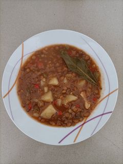 Una foto de Lentejas de verdura y patata