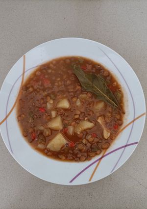 Una foto de Lentejas de verdura y patata