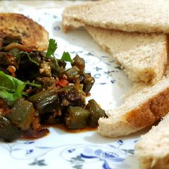 A picture of Okra gumbo with chicken nugget and wholemeal bread☺.