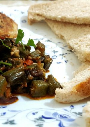 A picture of Okra gumbo with chicken nugget and wholemeal bread☺.