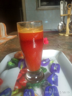 બીટ હળદર આદુ નો જ્યુસ (Beetroot Turmeric Ginger Juice Recipe In Gujarati) રેસીપી મુખ્ય ફોટો