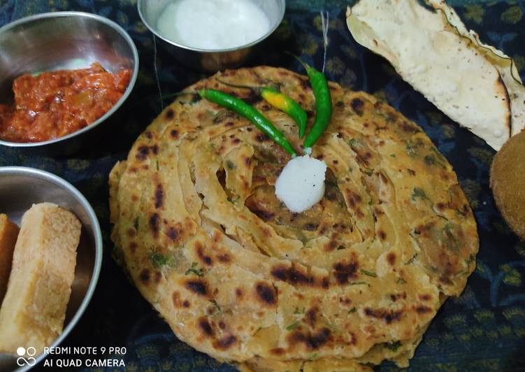 Steps to Prepare Favorite Yummy and Spicy Dhaniya Paratha(Satpuda paratha)