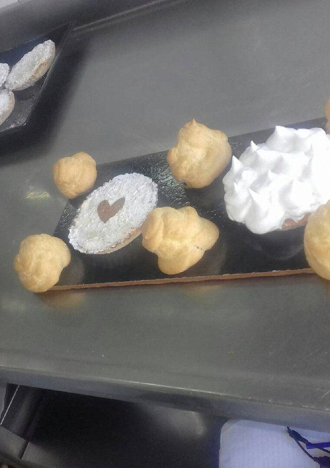 Una foto de Tarta de ricota lemon pie y masa bomba