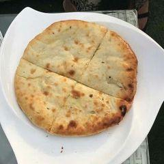 A picture of Qeemy wala Naan.