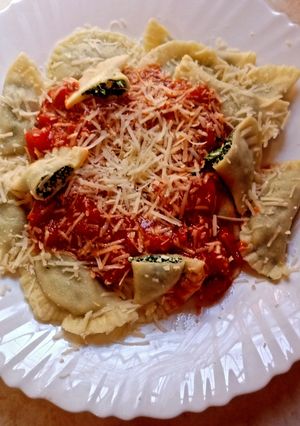 Una foto de MEZZELUNE; Clásica pasta italiana