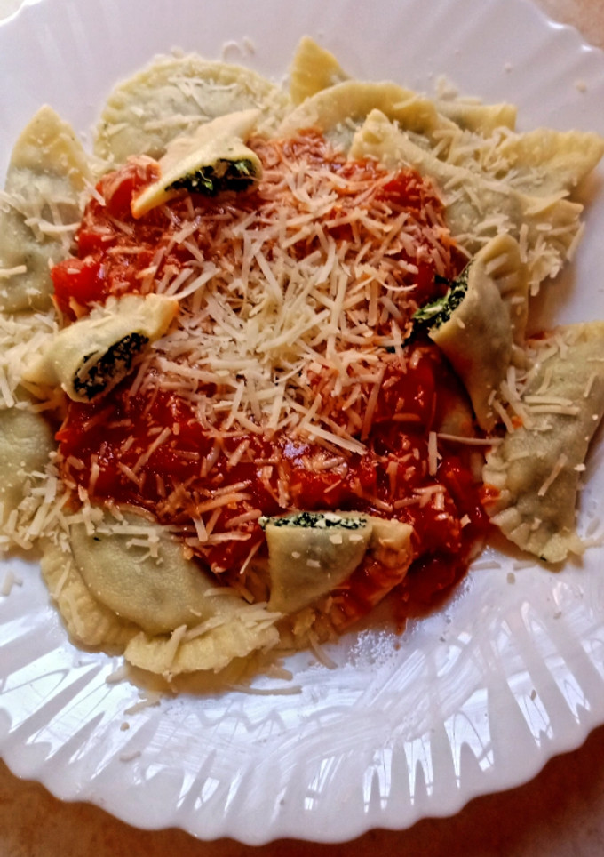 Una foto de MEZZELUNE; Clásica pasta italiana