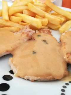 Una foto de Filete a la pimienta con patatas