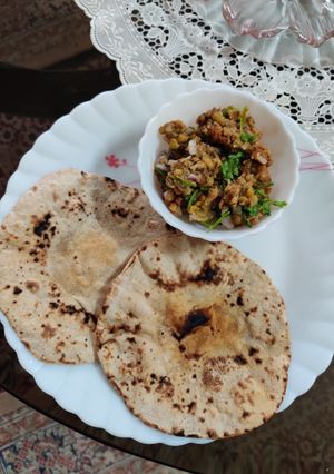 A picture of Jowar Roti.
