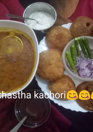 A picture of Kurkuri kastha Dal Kachodi with chatpatte aloo cur.