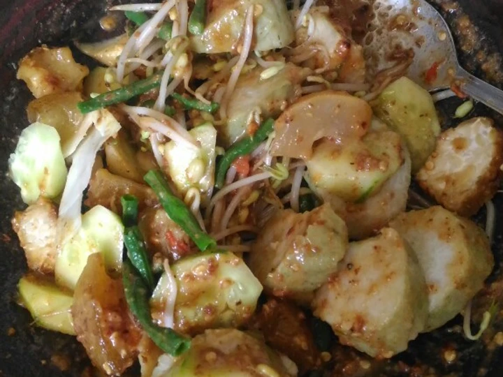 Cara Mudah Membikin Resep Rujak meduro petis merah yang Lezat Anti Ribet, Bikin Ngiler