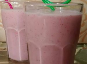 Una foto de Smoothie de frutilla y banana