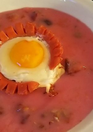 Virslifészkes tükörtojás gyümölcsszószhoz recept fotója